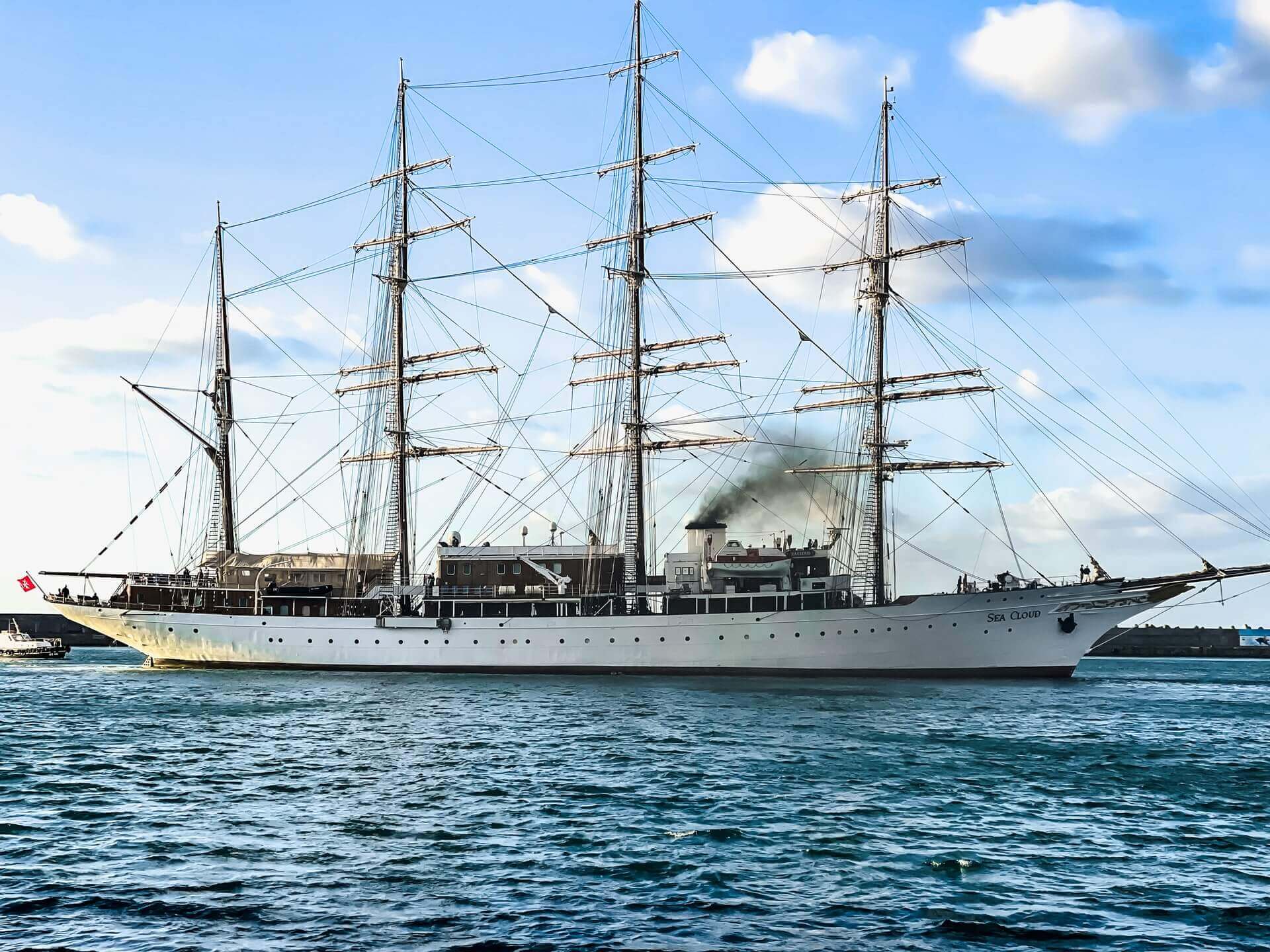 Sailing Heraklion Port