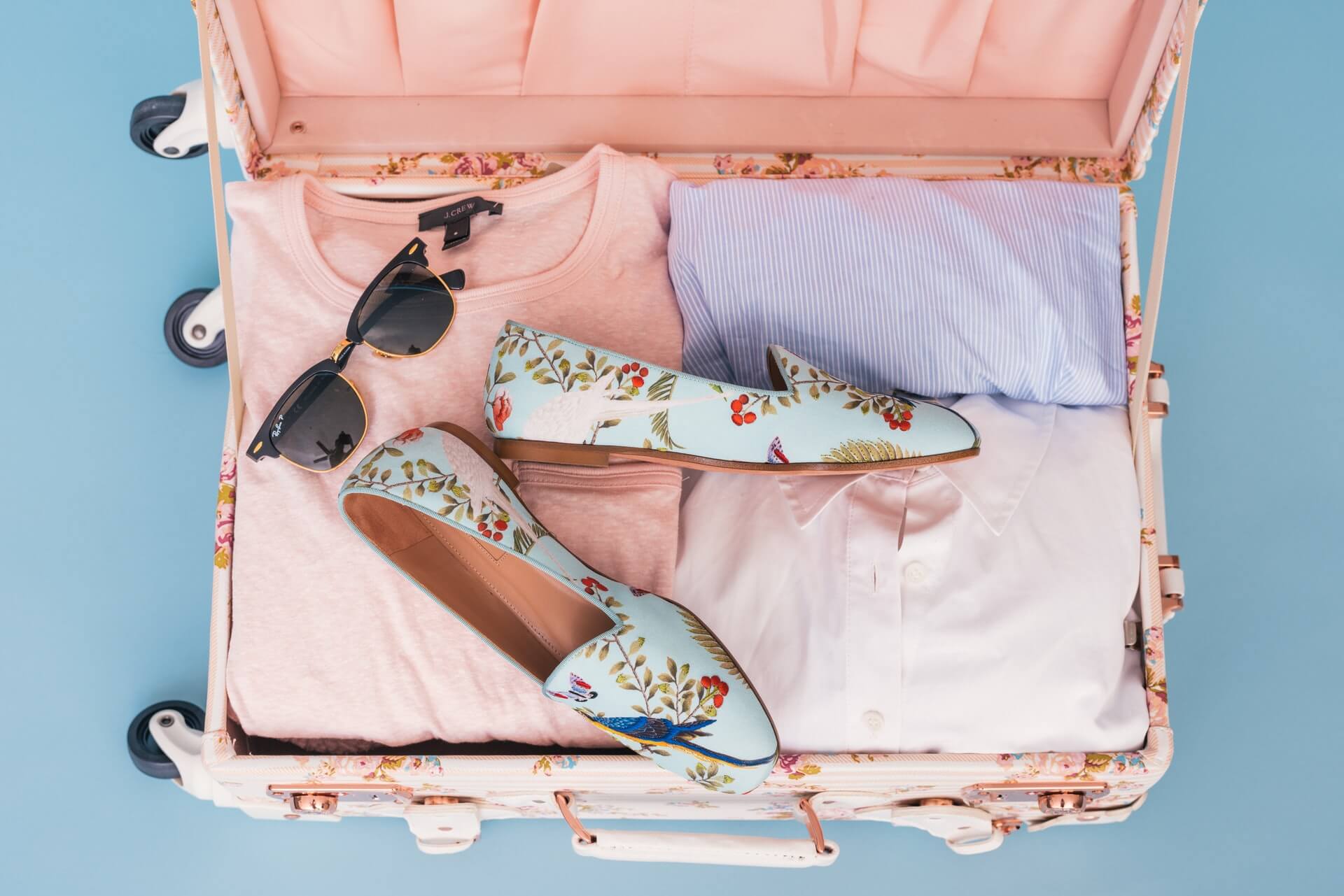The Ultimate Guide : How To Travel Alone And Love It 15 packing for trip