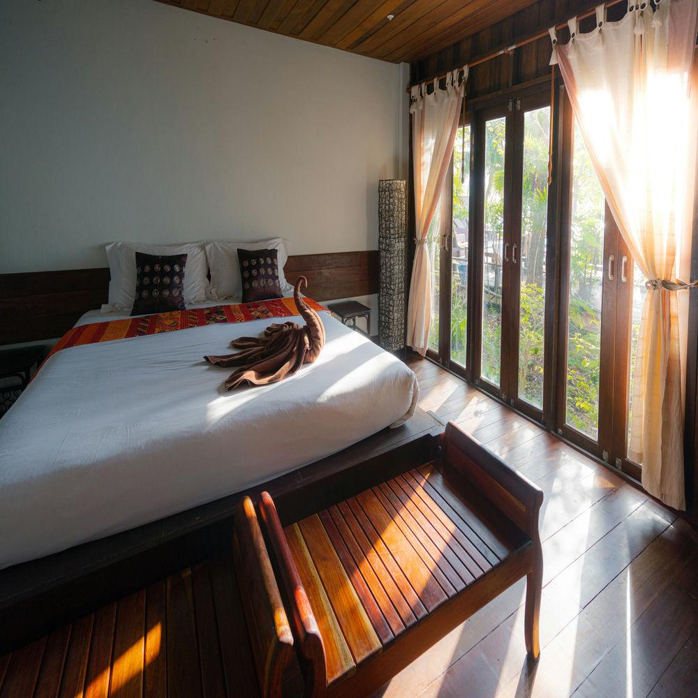Hotel Vs Hostel Difference2 Hotel Vs Hostel Difference2