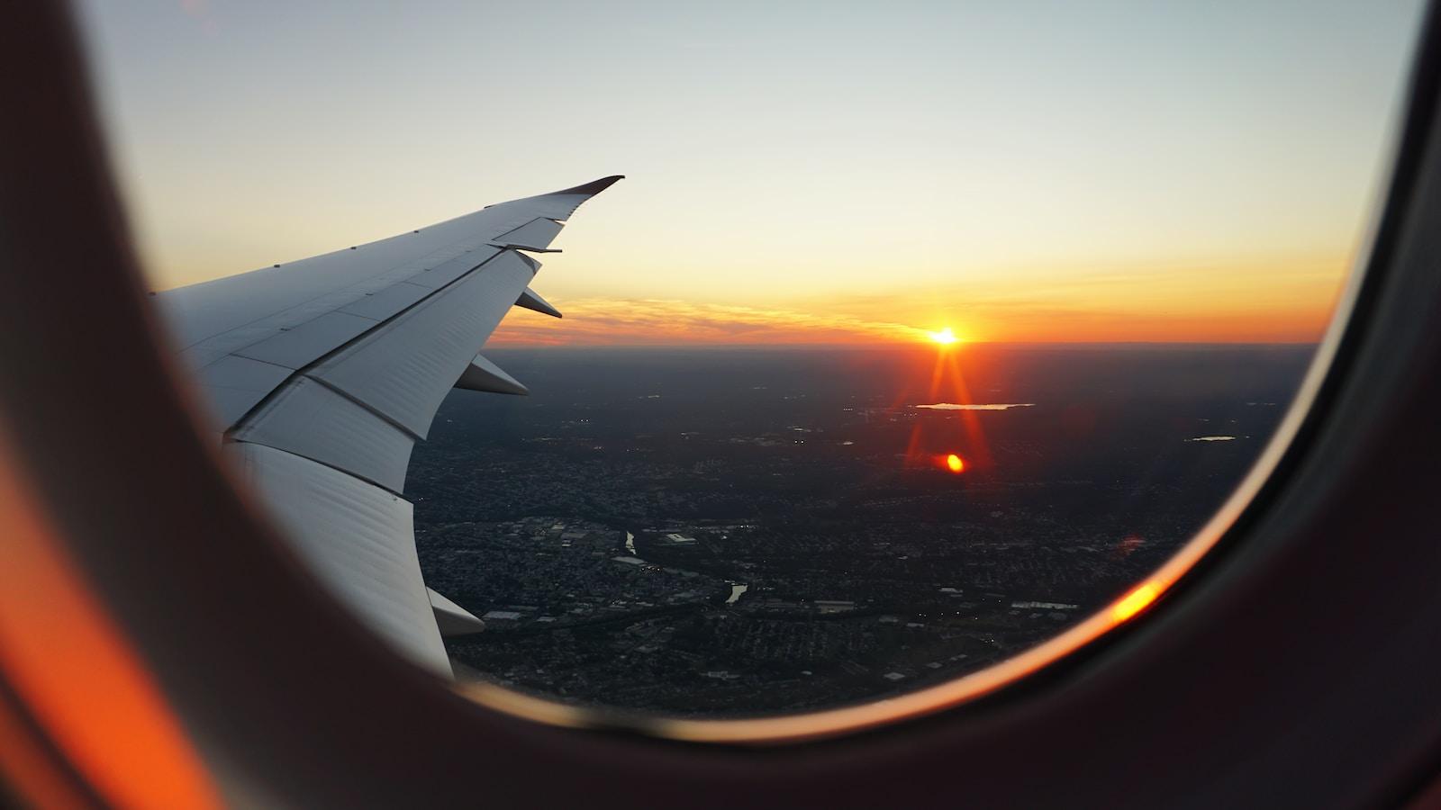 Photo by Eva Darron airplanes window view of sky during golden hour