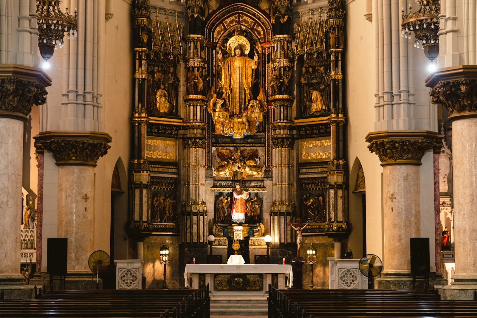 Photo by Manuel González Asturias, SJ A large cathedral with a statue in the middle of it